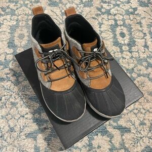 Sorel Out & About III Classic winter bootie sz8